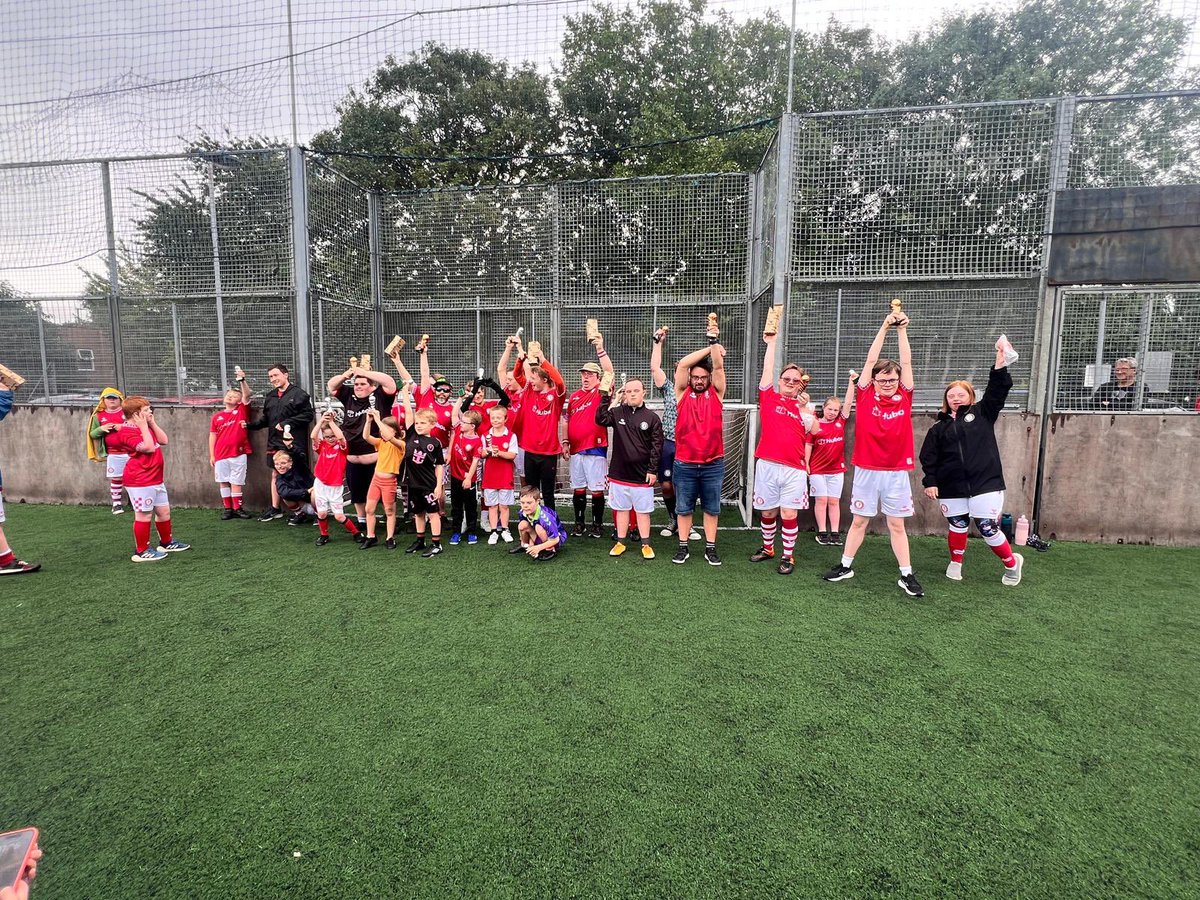 BristolDS1's tweet image. 🏆 Trophies were handed out to all of the players today before our summer break. This was for all of their commitment and team work shown throughout the last year. Massive thank you to @RobinsFound for funding the trophies ⚽️⚽️