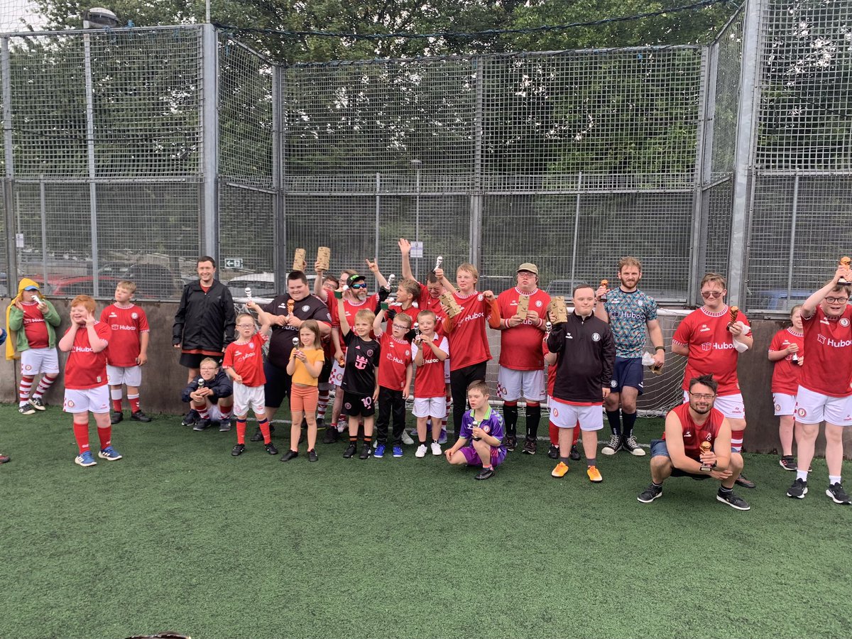BristolDS1's tweet image. 🏆 Trophies were handed out to all of the players today before our summer break. This was for all of their commitment and team work shown throughout the last year. Massive thank you to @RobinsFound for funding the trophies ⚽️⚽️