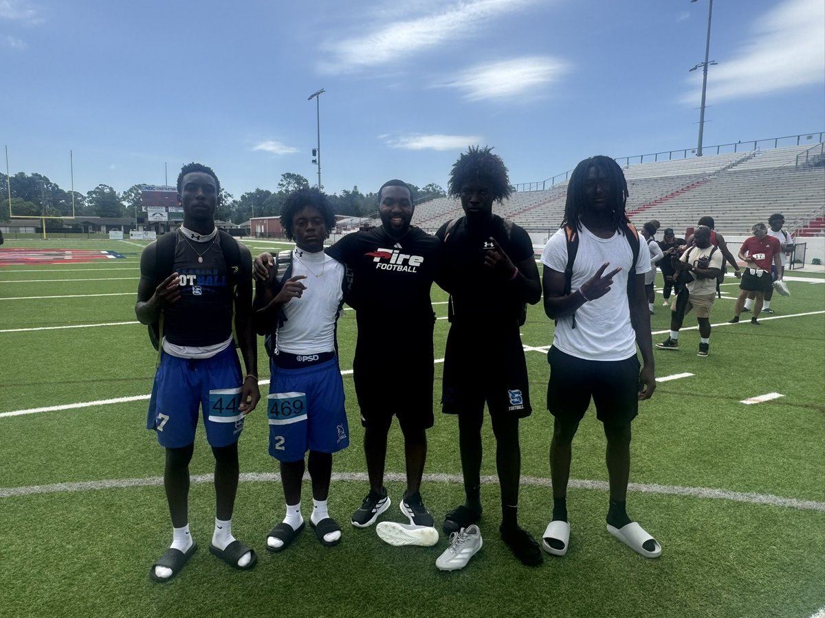 11Jayshon's tweet photo. Heres some clips from the Next Level camp. I had a great time @ertonnchatelain 
@coachkpope 
@CScott39 
@ltaylor0304 
@CoachKD75 
@SamuelsResharrd 
@H2_Recruiting https://t.co/Z9qxIgRf0h