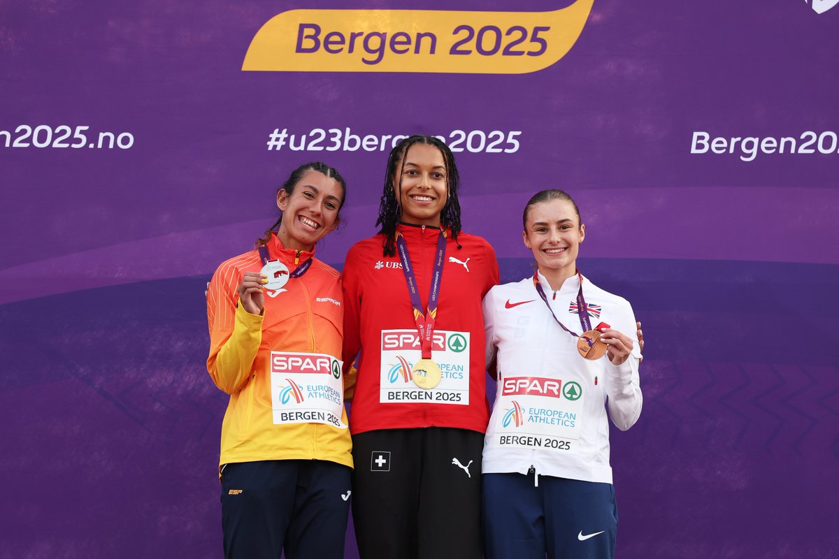 FastRunning's tweet image. After @abbienives won bronze in the 800m yesterday (1:59.77), Justin Davies wins silver over the same distance in 1:44.97 at the European U23 Championships. A thrilling race won by 🇳🇱 Niels Laros, who completes a unique 800m-5000m double!
📸 European Athletics