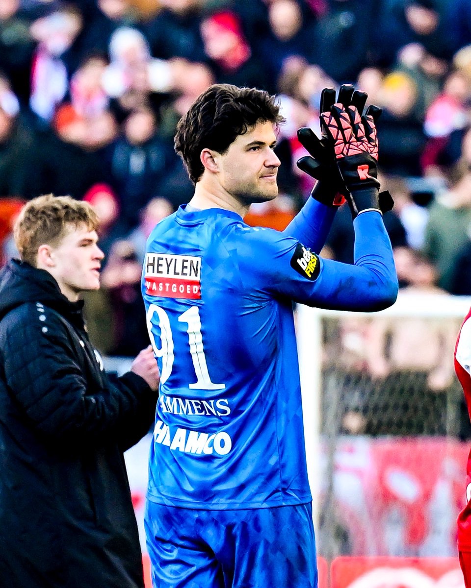 (fan) Ruben Amorim 🇵🇹 (@rubenamorimx) on Twitter photo Senne Lammens 🧤 
x.com/official_rafc/… Senne Lammens 🧤 
x.com/official_rafc/…