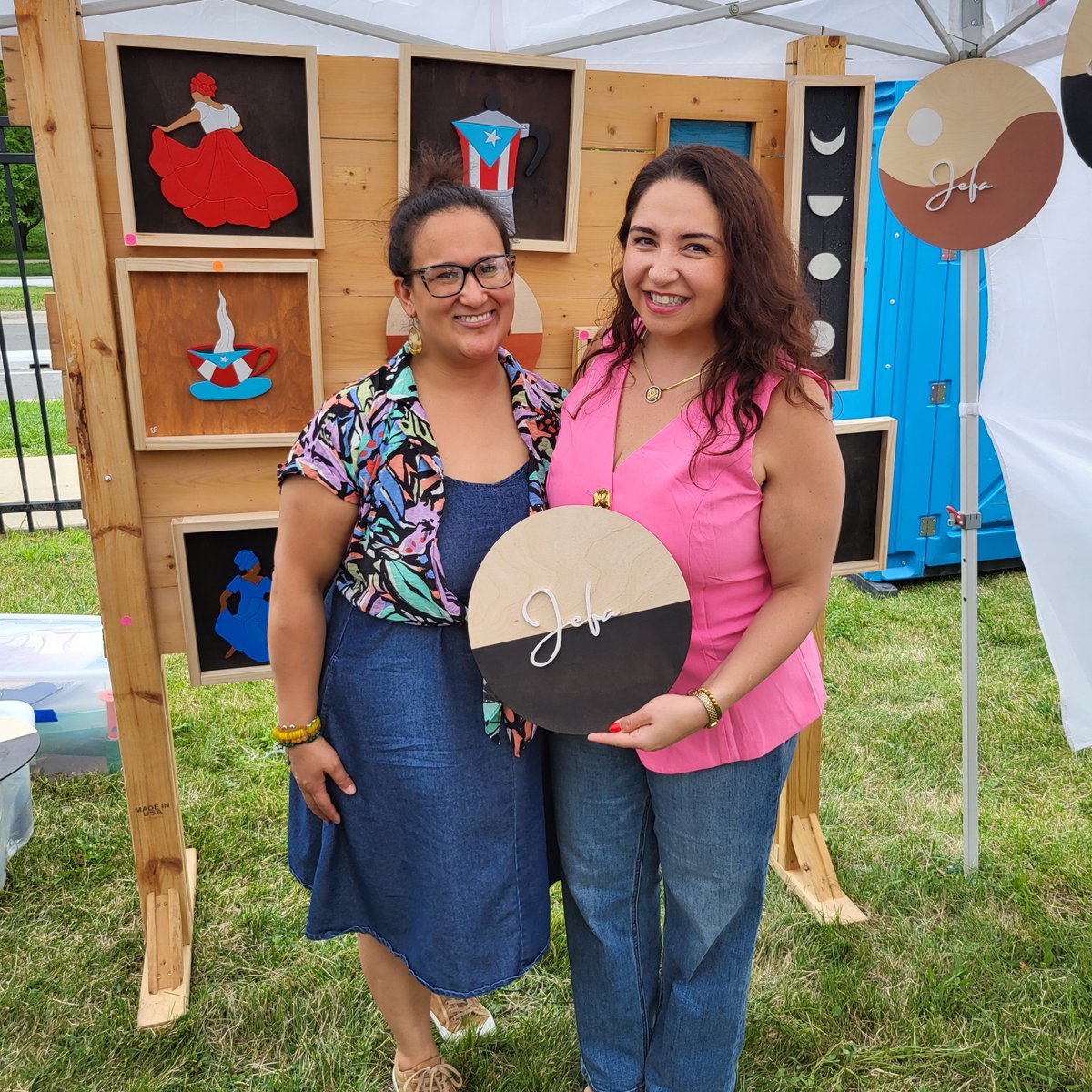 repdeliaramirez's tweet image. There's no place like home in #IL03! Proud to join the 25th Annual Barrio Arts Festival in Humboldt Park last weekend to celebrate community resilience, joy, culture, and pride.
No matter the threats, the diverse communities of #IL03 are here to stay!