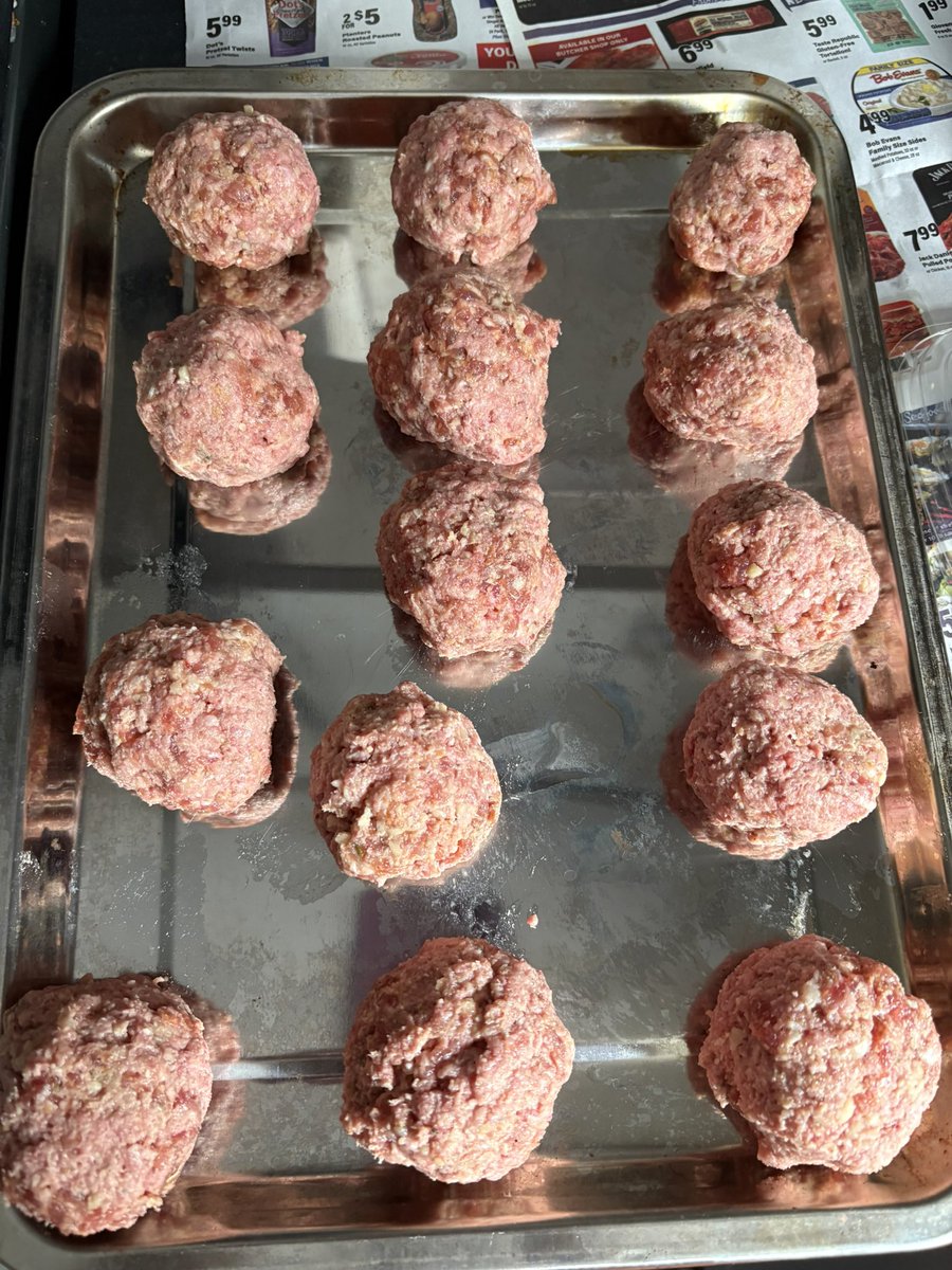 Yoc_Star's tweet image. Meatballs. Sweet Italian sausage and ground beef with a ball of mini mozzarella in the middle. These will be baked and not fried before finishing in the sauce. If o fry them, the mozzarella melts too quickly