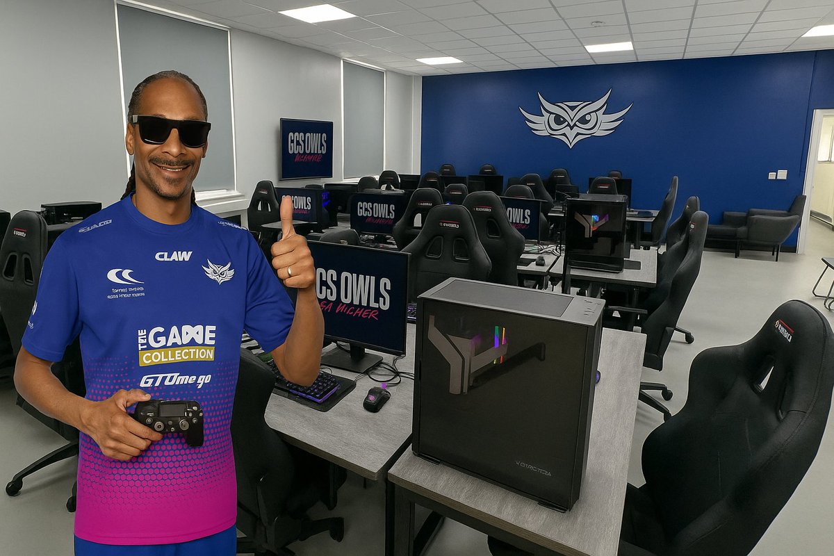 Snoop Dogg, the new co-owner of Swansea AFC, dropped by the GCS Owls HQ to show some love, rep the jersey, and check out the setup 👊🎮🦉

Big things ahead for Swansea – on the pitch and in the esports arena!