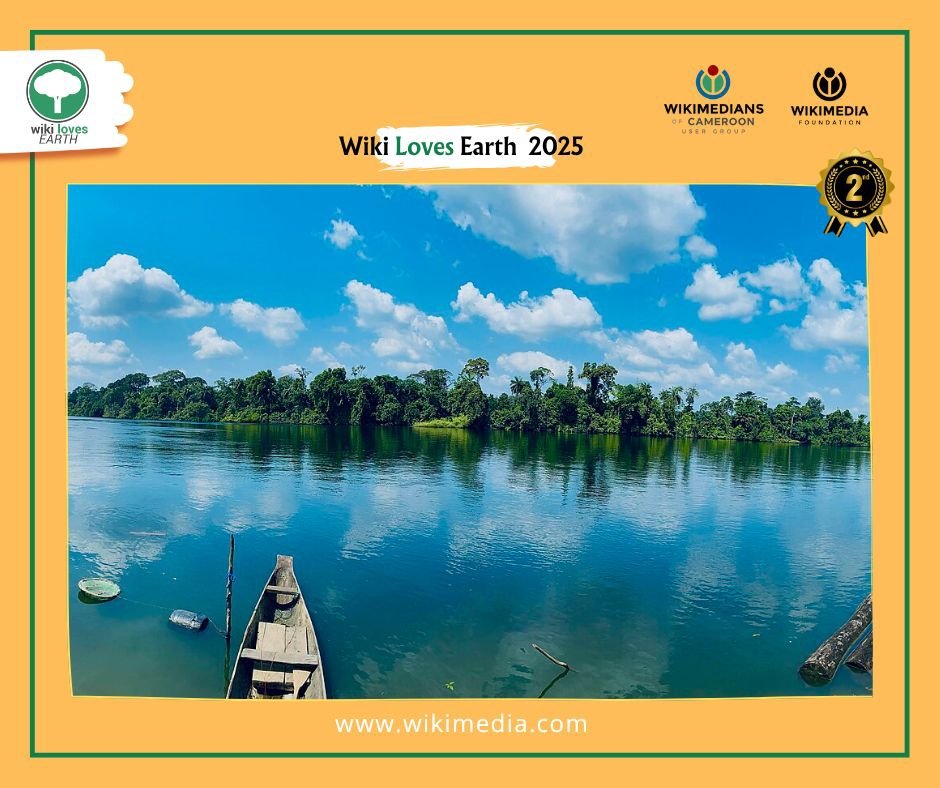 Concours Wiki Loves Earth 2025!
🟢
Adeso Divine, recevant sa cadeau  pour son 2ème Prix🥳🥳