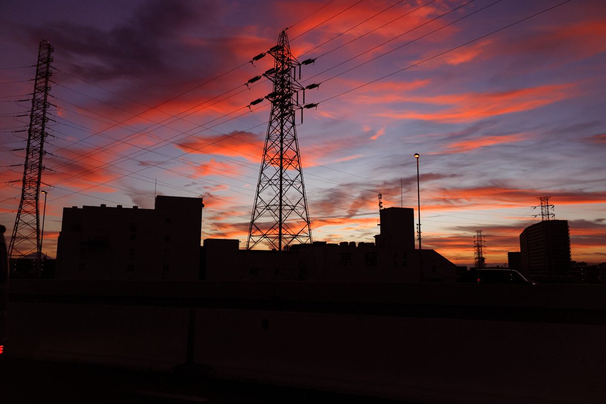 teo_BD0807's tweet image. 帰り道の夕焼けが沁みる🌆