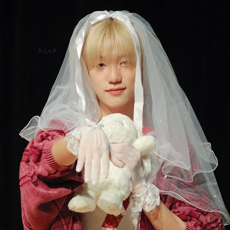 takitakkkii's tweet image. 어린신부 
예비군 다녀올게 점심시간에 도시락 싸들고 와줘