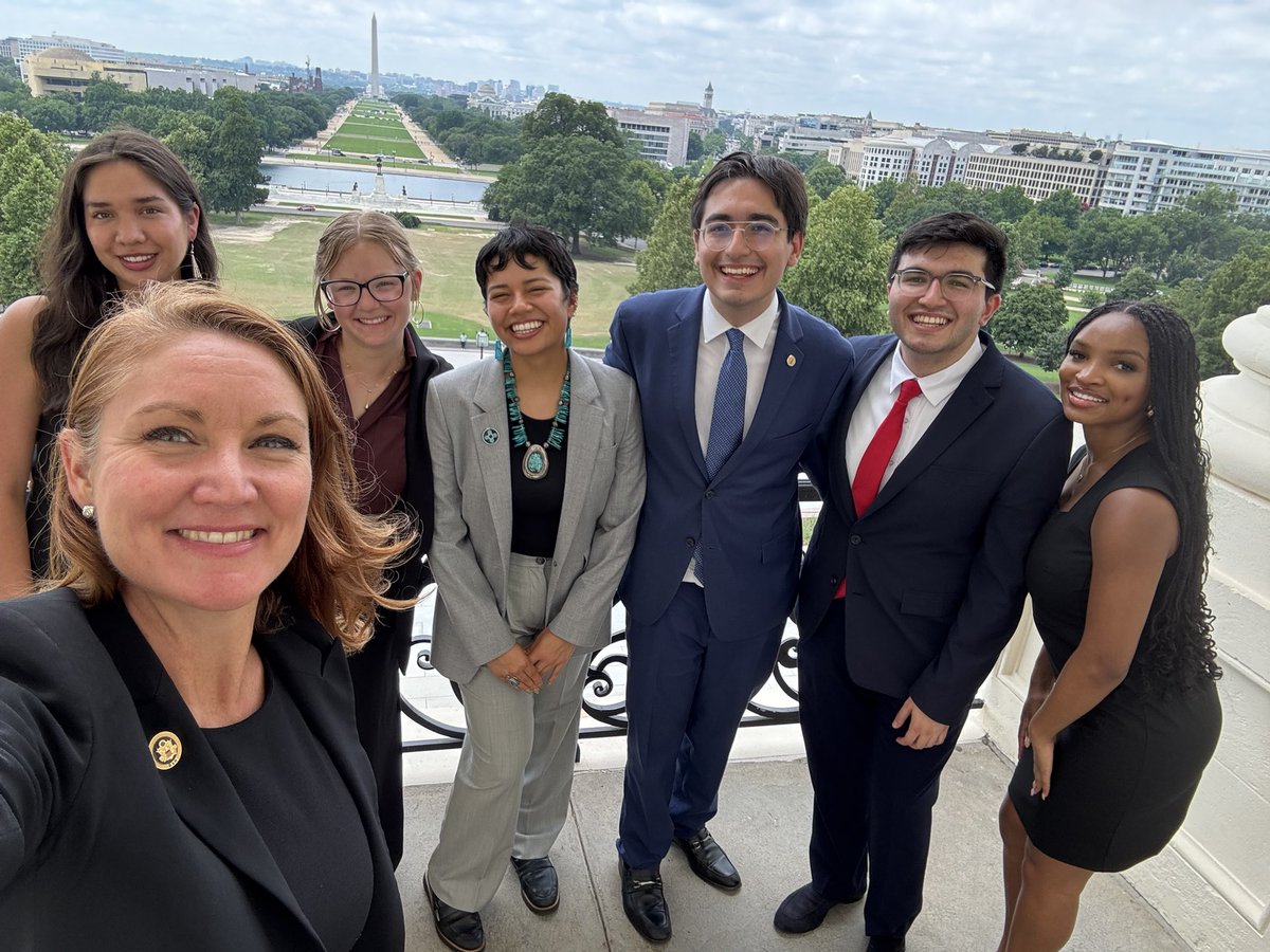 Rep_Stansbury's tweet image. Come work with the Congresswoman! We love our interns! Are you interested in working in our Congressional office, learning the ropes of Congress, and serving the people of NM-01?
Our office is currently accepting applications for Fall 2025! The deadline to apply is July 25th.…