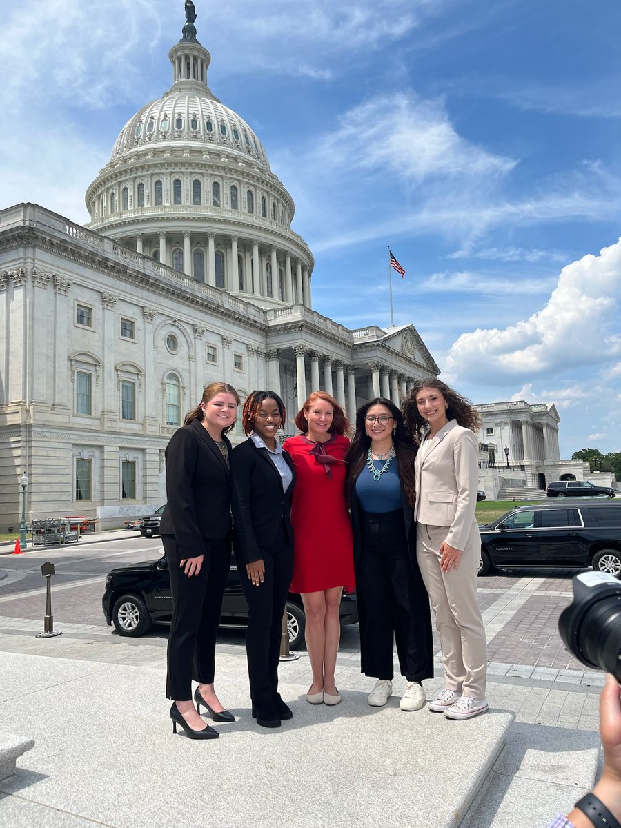 Rep_Stansbury's tweet image. Come work with the Congresswoman! We love our interns! Are you interested in working in our Congressional office, learning the ropes of Congress, and serving the people of NM-01?
Our office is currently accepting applications for Fall 2025! The deadline to apply is July 25th.…