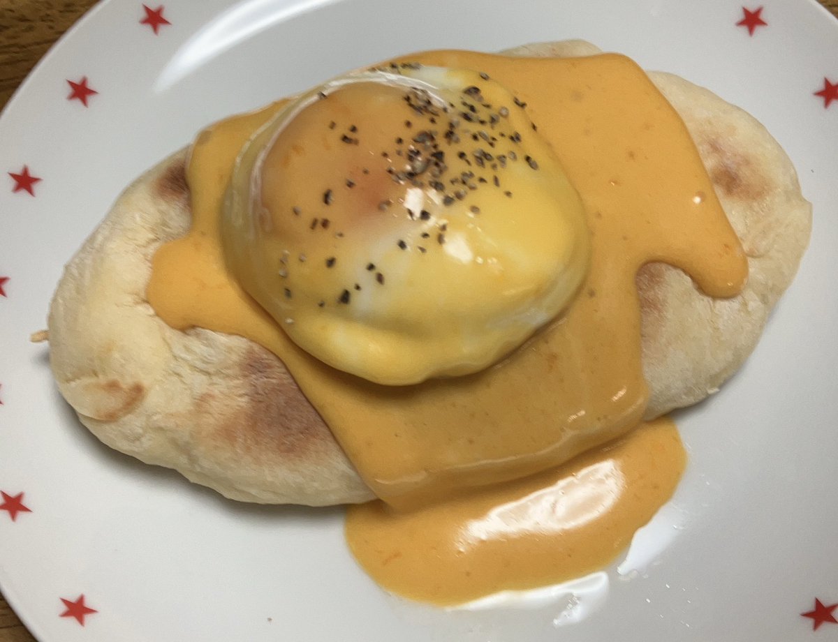 Luci_omi_gusu's tweet image. 深夜の格ゲーマーエッグベネディクト部