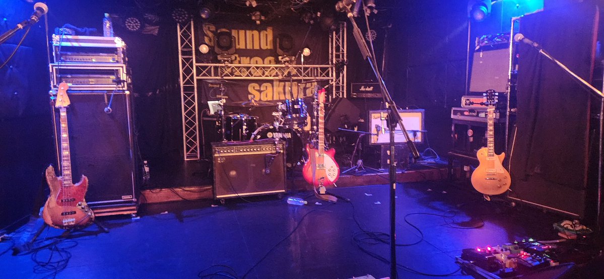 cappucci_mo's tweet image. toybeeな三連休、二日目。
今日も最高でした!
サンストはステージの高さがないので、まっすぐな視線で語る武道館への思いがいつも以上にそのまま刺さる気がしました。
とみちゃんのとろみのある柔らかいシャツの衣装もカッコよかった…。シャツは色気が増しますね。
#toybee
#サンスト