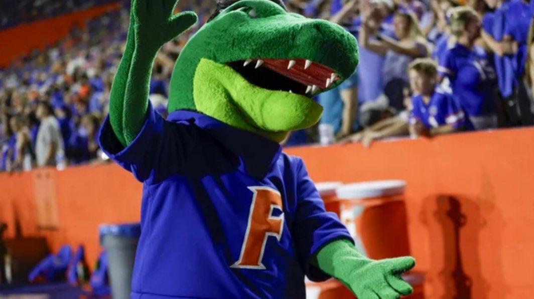 ttjharden8's tweet image. Yesterday, I took a look at how #Florida’s defensive line commitments stack up to other groups in the SEC.
Today, I took a look at the edge rusher position.
Here’s how Florida’s edge rusher commitment compares to other additions in the SEC.
➡️: 247sports.com/college/florid… (VIP)