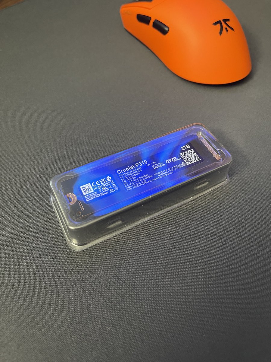 Escaldi's tweet image. I’ve been procrastinating installing this SSD because once I open my case I just know I’ll have to do a deep cleaning. 😭