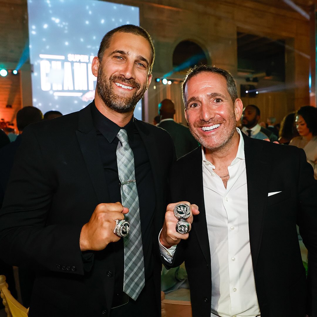 NFLFrance's tweet image. 💍 Champions du Monde à jamais ! 🦅
Les Philadelphia @Eagles posent avec leurs bagues pour le Super Bowl LIX, un souvenir pour la vie ! #FlyEaglesFly
