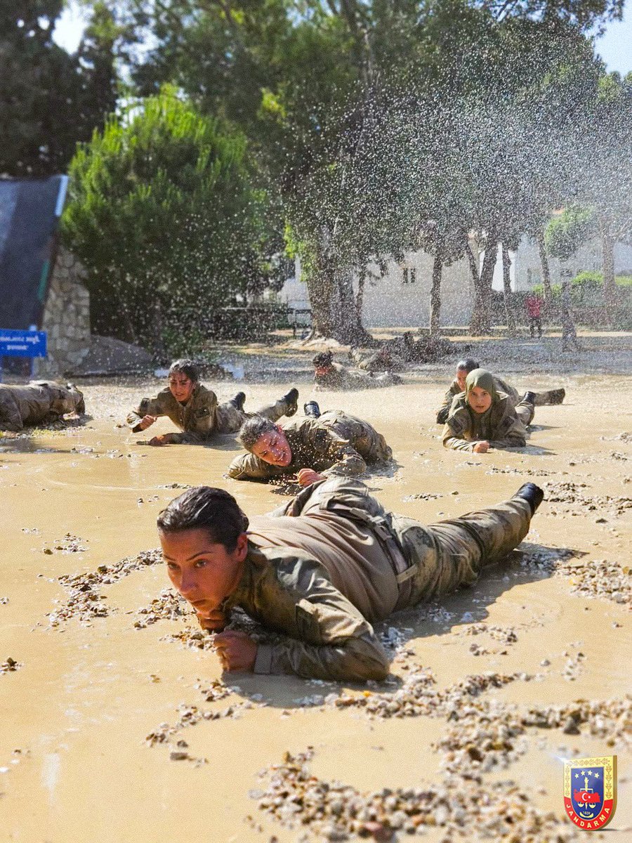 Kararlılığıyla, disipliniyle ve fedakârlığıyla Kadın Jandarma Komandolarımız göreve hazır!🇹🇷
📍İzmir Foça
#Jandarma
#JandarmaKomando