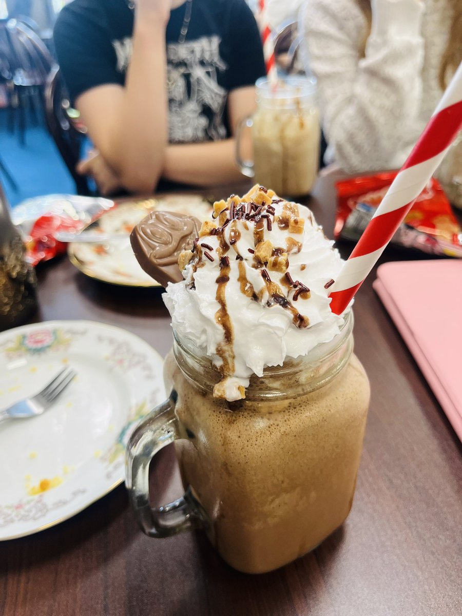 Helen Poole (@helenpoolebooks) on Twitter photo Such a gorgeous day at <a href="/KingsleyandCo_/">Kingsley & Co</a> bookshop in the Strand, Bootle yesterday. 🩷🩷
I did morning & afternoon workshops with the kids & thoroughly enjoyed myself! They do fab milkshakes too — mine was dairy free (Freddo aside!).
Defo give them a visit, it’s fabulous! ❤️ Such a gorgeous day at <a href="/KingsleyandCo_/">Kingsley & Co</a> bookshop in the Strand, Bootle yesterday. 🩷🩷
I did morning & afternoon workshops with the kids & thoroughly enjoyed myself! They do fab milkshakes too — mine was dairy free (Freddo aside!).
Defo give them a visit, it’s fabulous! ❤️