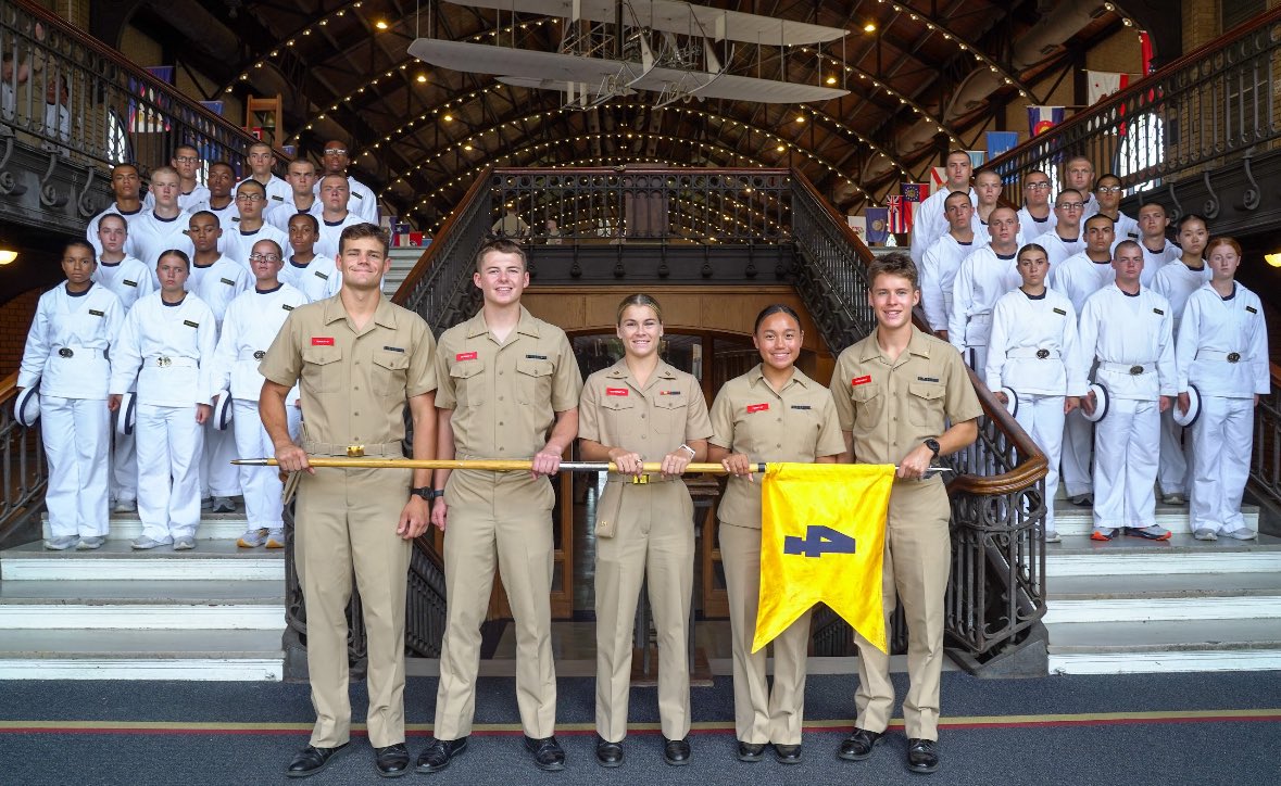 NavyWTennis's tweet image. Block 2 📸
From detailing USNA ‘29 to Weapons, advancing in classes, Cruise, taking leave to be with family and friends or going to Wimbledon we have you covered. Go Navy!