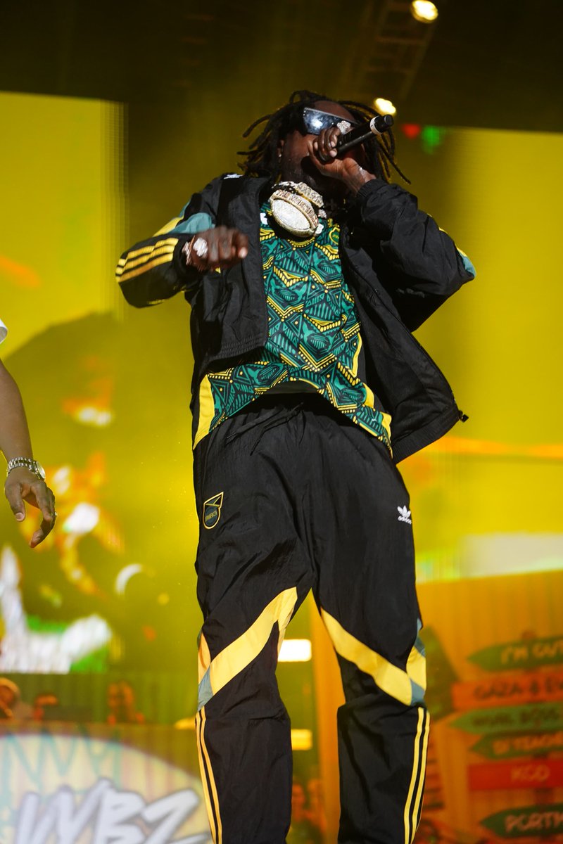 jff_football's tweet image. Football meets dancehall royalty. JFF x Adidas @adidasfootball on the @vybzkartel 🫡🇯🇲
📍@reggaesumfest 2025
#jamaicafootballfederation #reggaesumfest #jamaica #vybzkartel
