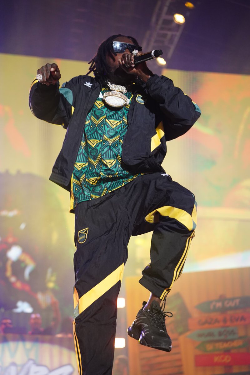 jff_football's tweet image. Football meets dancehall royalty. JFF x Adidas @adidasfootball on the @vybzkartel 🫡🇯🇲
📍@reggaesumfest 2025
#jamaicafootballfederation #reggaesumfest #jamaica #vybzkartel
