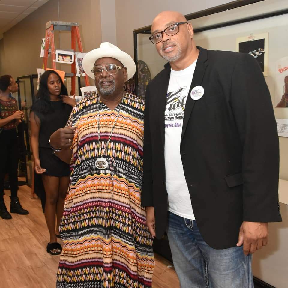 Happy Birthday to George Clinton born on July 22, 1941. His music career began in a barbershop where he created a doo-wop group called The Parliaments. Clinton regularly reorganized musicians in The Parliaments, later known as Funkadelic.
youtu.be/DhKjbMPXQZE?si…