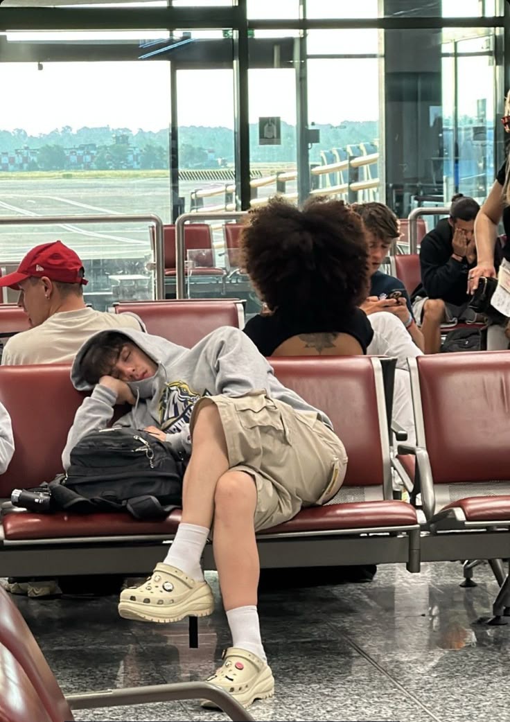 Casi pierdo hoy el vuelo porque me duermo en cualquier lugar .

_______________________________
#freerol #sexrol #mg