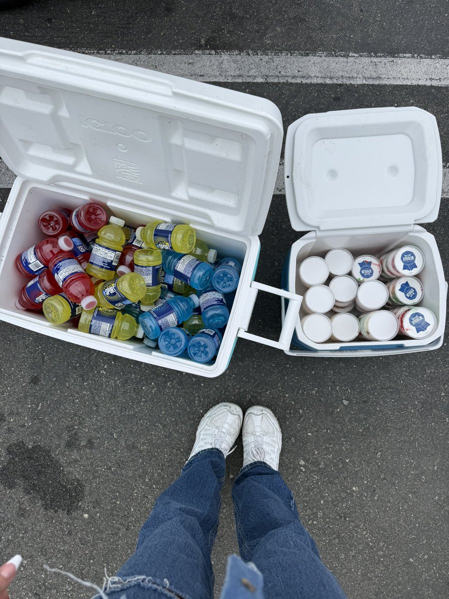 bustitopen420's tweet image. thanks to a few people who cashapped me under that tweet yesterday, I was able to get cold drinks AND get some ice cream for my folks today, super stoked. Have a good Sunday everyone