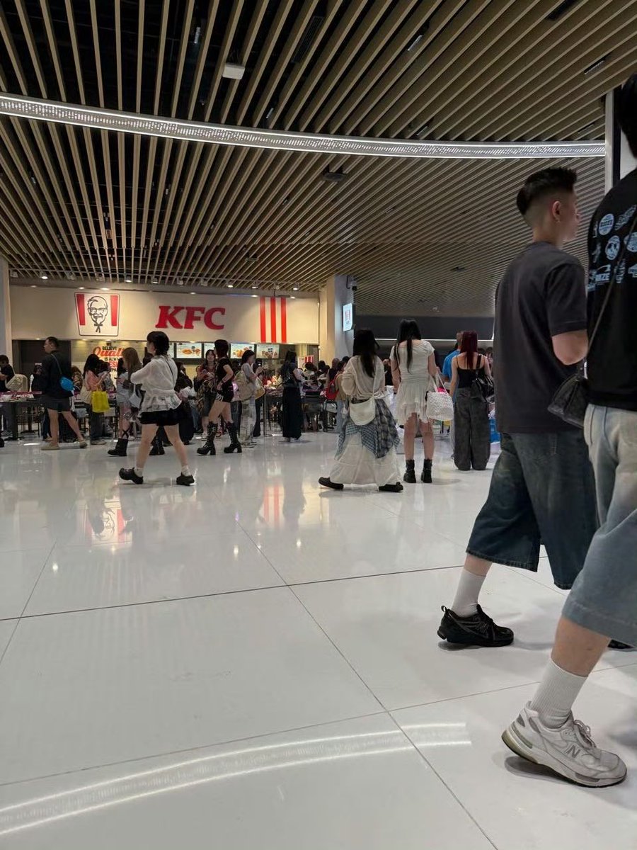 Chanyoung_CN's tweet image. The support items will be distributed at the opposite side of KFC at the entrance of the station pit, and we will end at twelve o&apos;clock! 🥰

#Cosmiclove_in0321 
#RIIZE #라이즈 #ANTON #앤톤 #アントン