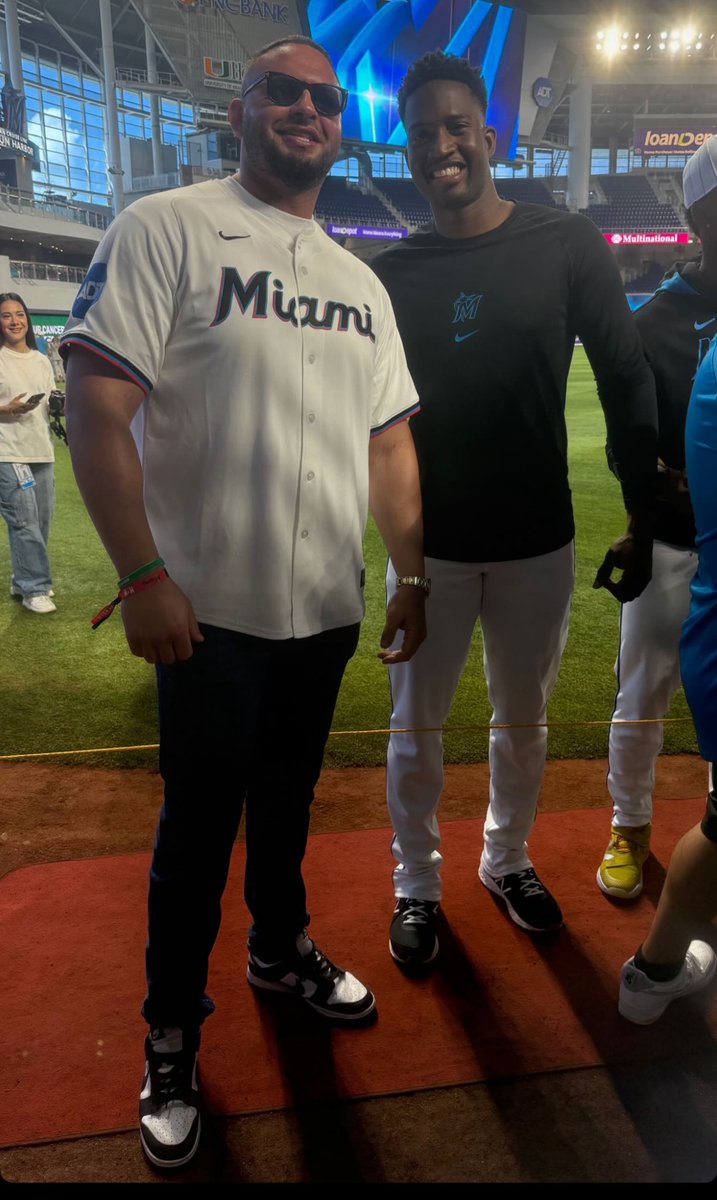 JackMacCFB's tweet image. My best friend from high school moved to Florida to be a cop and has unironically become a Marlins superfan 😂😂😂