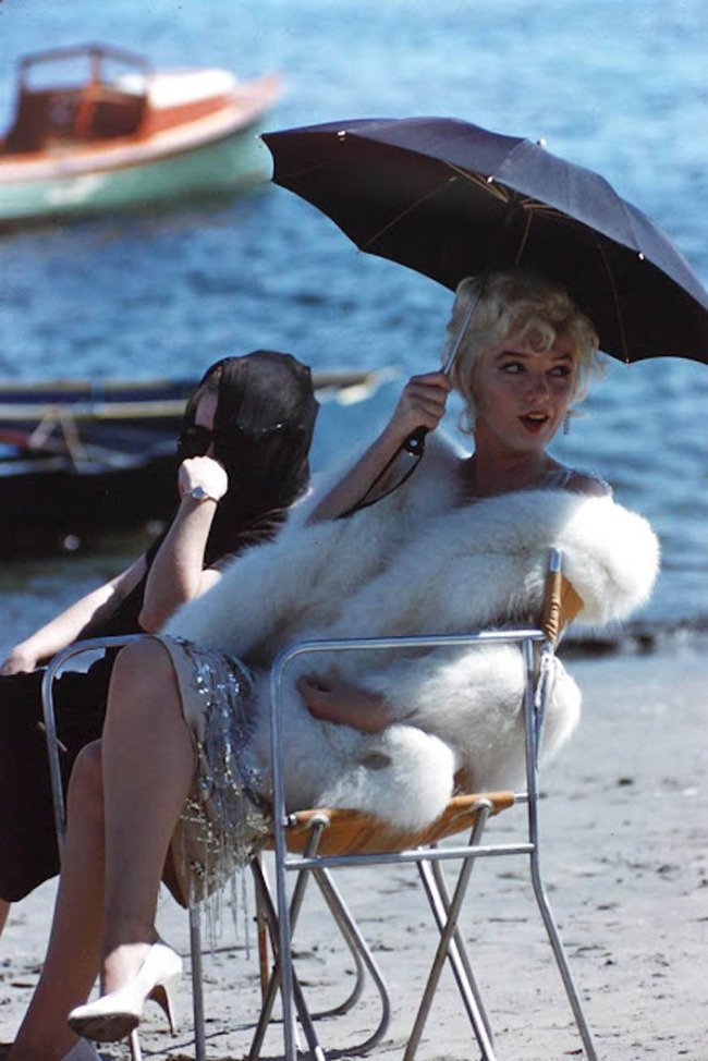 HirookaRicardo's tweet image. Behind the Scenes 'Some Like It Hot' (1959) Marilyn Monroe, directed by Billy Wilder.