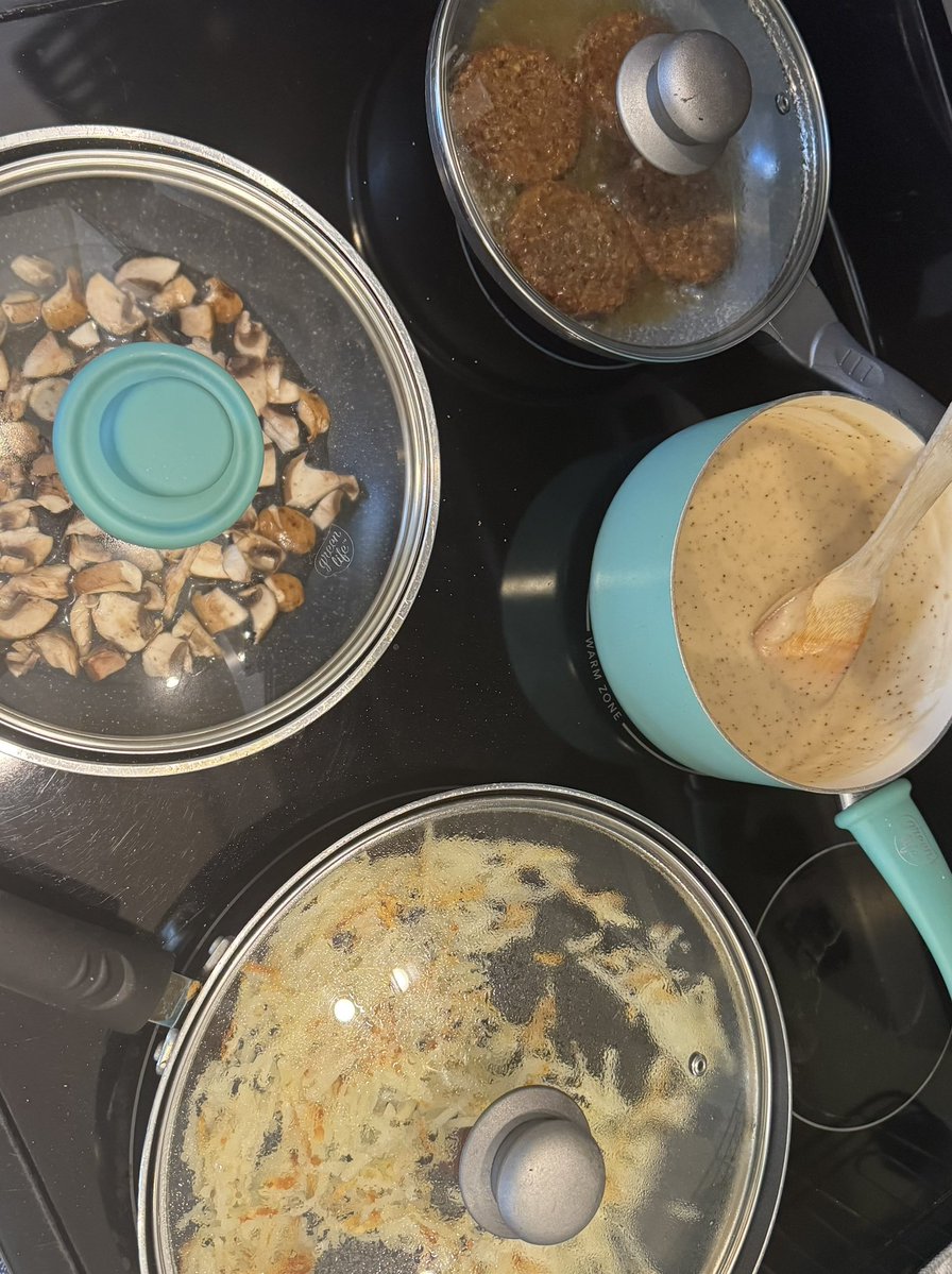 WillTSBUDAO's tweet image. Sundays were made for brunch*
First set is prep, followed by the chefโs plate.
*DISCLAIMER No animal protein or animal products were used in the making of this brunch.
These photos are protected by a CC-BY-NC-ND 4.0 license.