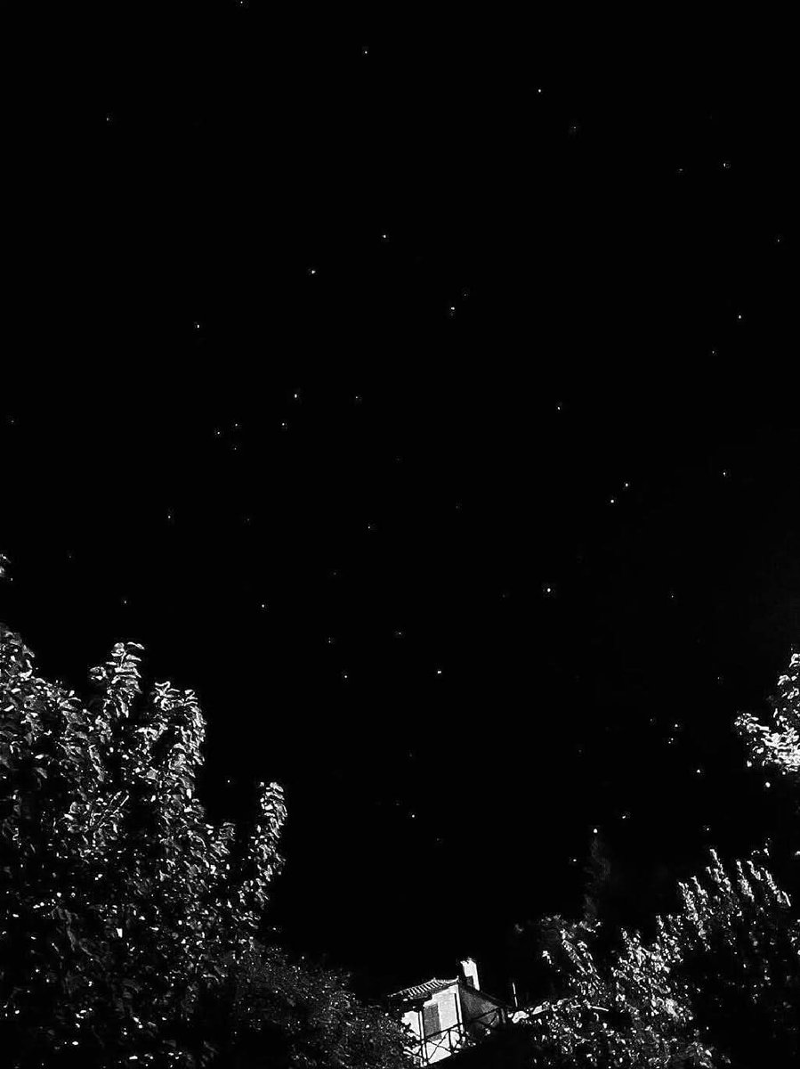 Τα αστέρια στο χωριό μου είναι πιο πολλα😆