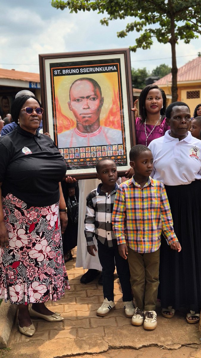 WinifredNakandi's tweet image. At the Parish Day today at Our Lady of Mt. Carmel Busega Parish, faithfuls matched in order of their sub-parishes. It was only joy and praise as St. Bruno Sserunkuuma sub-parish matched forward. Watch the video to catch a glimpse of our vibe