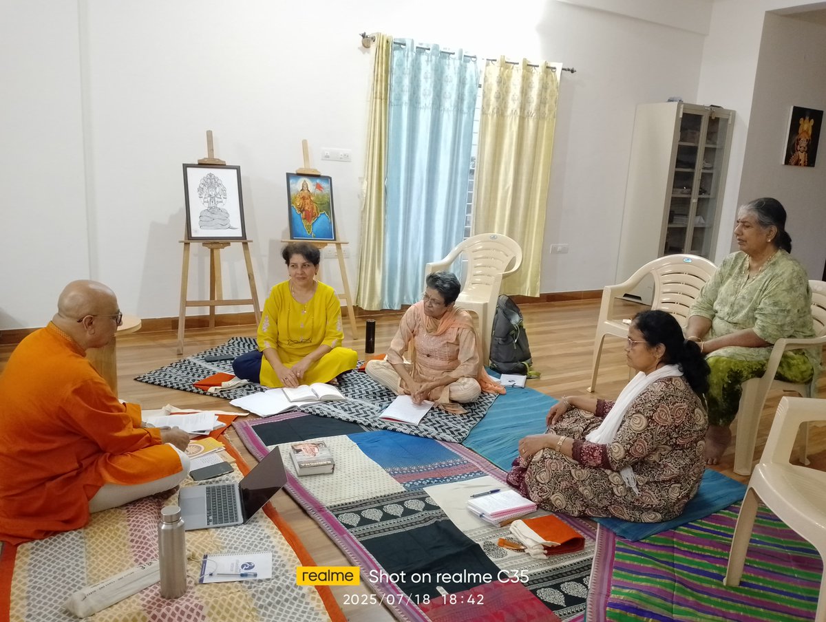 The first in-person immersion by INDICA Courses took place this weekend at INDICA-RITHAMBHARA Gurukulam in Bengaluru. It was a fitting culmination to the Yoga Vasishta Sara course.

Participants met the faculty, Dr. Rajshekar Krishnan, in person, explored the text in depth,