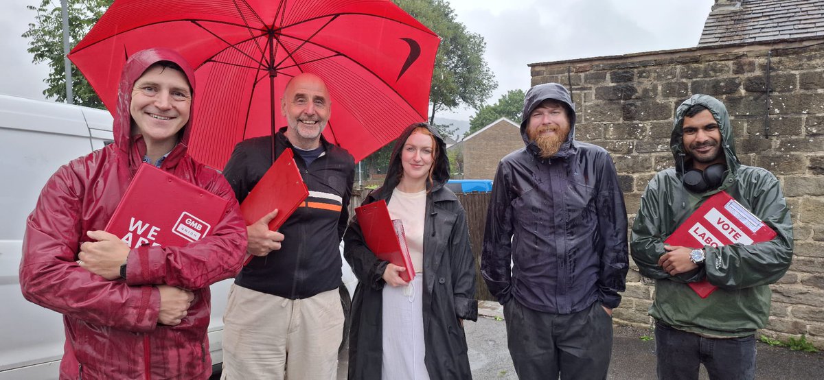 JoshFG's tweet image. We had some great conversations with residents in Elland today- albeit it has to be said the weather was more agreeable for the morning session.
Thanks to everyone who took the time to talk to us today. A lot of enthusiasm for Labour’s policies to tackle antisocial behaviour.