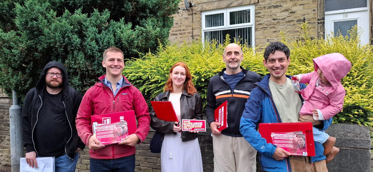 JoshFG's tweet image. We had some great conversations with residents in Elland today- albeit it has to be said the weather was more agreeable for the morning session.
Thanks to everyone who took the time to talk to us today. A lot of enthusiasm for Labour’s policies to tackle antisocial behaviour.