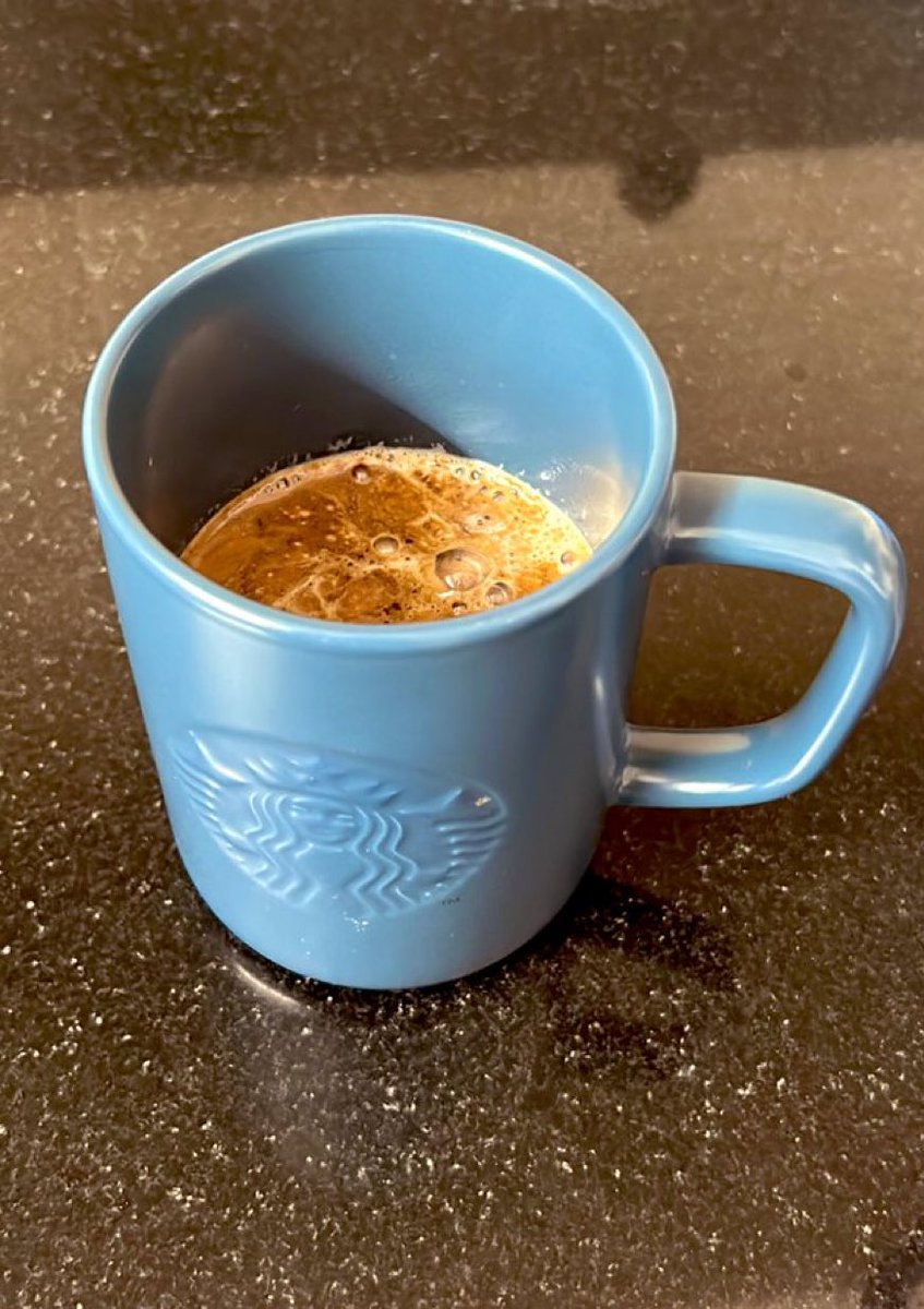 1_mug_coffee's tweet image. TOSS YOUR HAIR IN A BUN,
DRINK SOME COFFEE,
PUT ON SOME GANGSTA RAP
AND HANDLE IT.
❤️❤️❤️