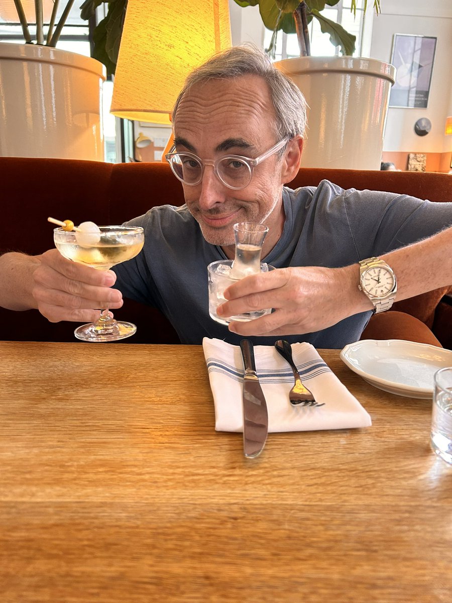 Shteyngart's tweet image. Signed copies of Vera at @roughdraftbar in Kingston? I’ll drink to that!