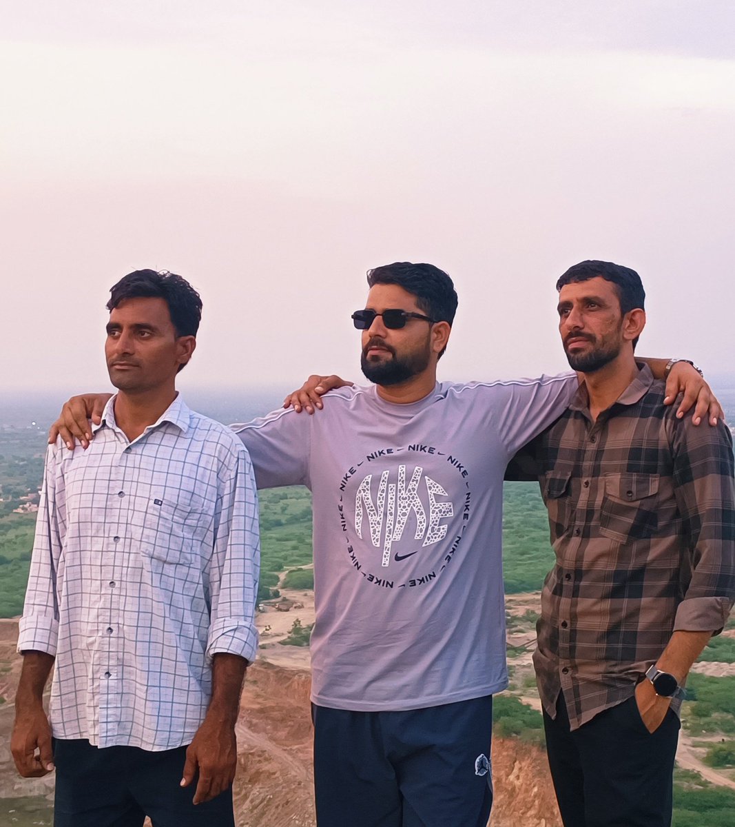 Mukesh Pooniya (@trmukeshpooniya) on Twitter photo दोस्ती वो नहीं जो जान देती है
दोस्ती वो भी नहीं जो मुस्कान देती है
दोस्ती तो वो है जो पानी में गिरा आंसू भी पहचान लेती है।👍👍
<a href="/narendrajat8696/">Narendra Choudhary</a>
#bb27 दोस्ती वो नहीं जो जान देती है
दोस्ती वो भी नहीं जो मुस्कान देती है
दोस्ती तो वो है जो पानी में गिरा आंसू भी पहचान लेती है।👍👍
<a href="/narendrajat8696/">Narendra Choudhary</a>
#bb27