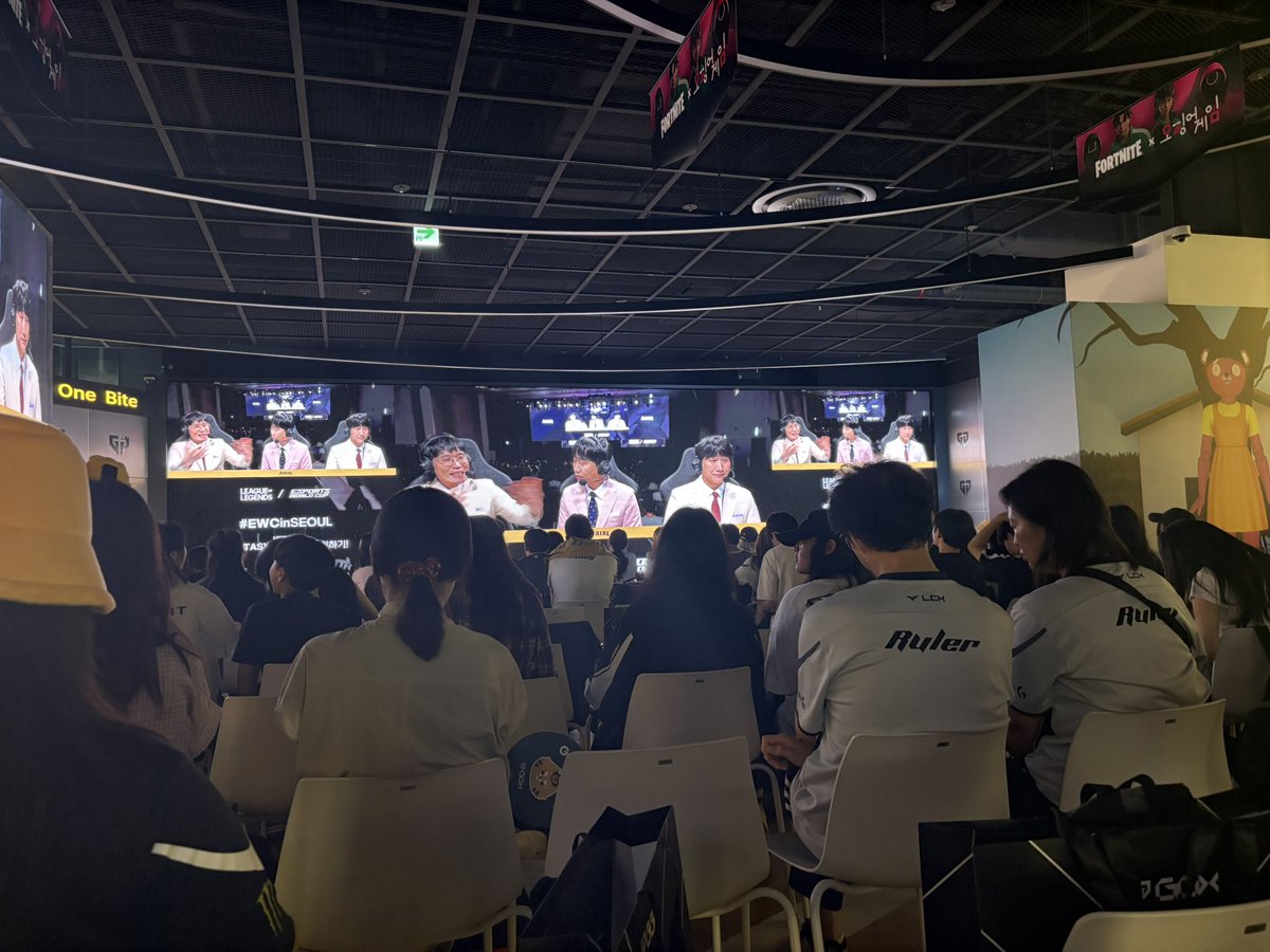 SavageIsShe's tweet photo. 💪🐯 @GenG in LoL Grand Finals let’s gooo!! Catch the watch party at the newly opened GGX PC Cafe 👀 https://t.co/2bD6x1RS4R