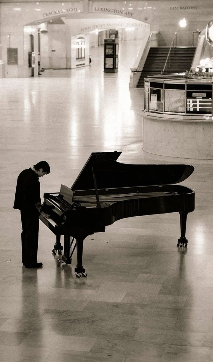bts_jungkookyie's tweet photo. 🎹🎶 https://t.co/24J1IkL20S
