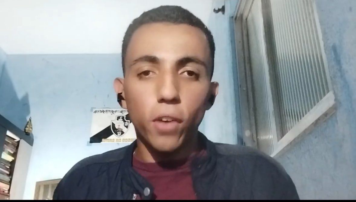 davidpiraja_'s tweet image. Pqp alem de ser feio pra caralho o cara ainda torce pro VASCO.
Que vida amaldiçoada completamente abandonado por Deus.
Brutal