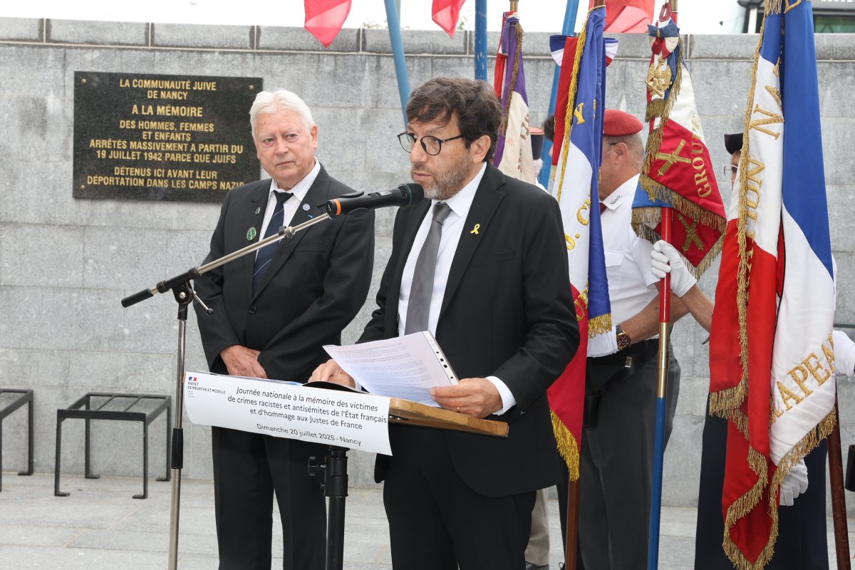 #Mémoire 🕊️ | Christophe ANTONI, directeur de cabinet du préfet de Meurthe-et-Moselle, a présidé aujourd'hui la cérémonie commémorant la mémoire des victimes des crimes racistes et antisémites de l'État français et d’hommage aux « Justes » de France, à #Nancy.

Après l'allocution