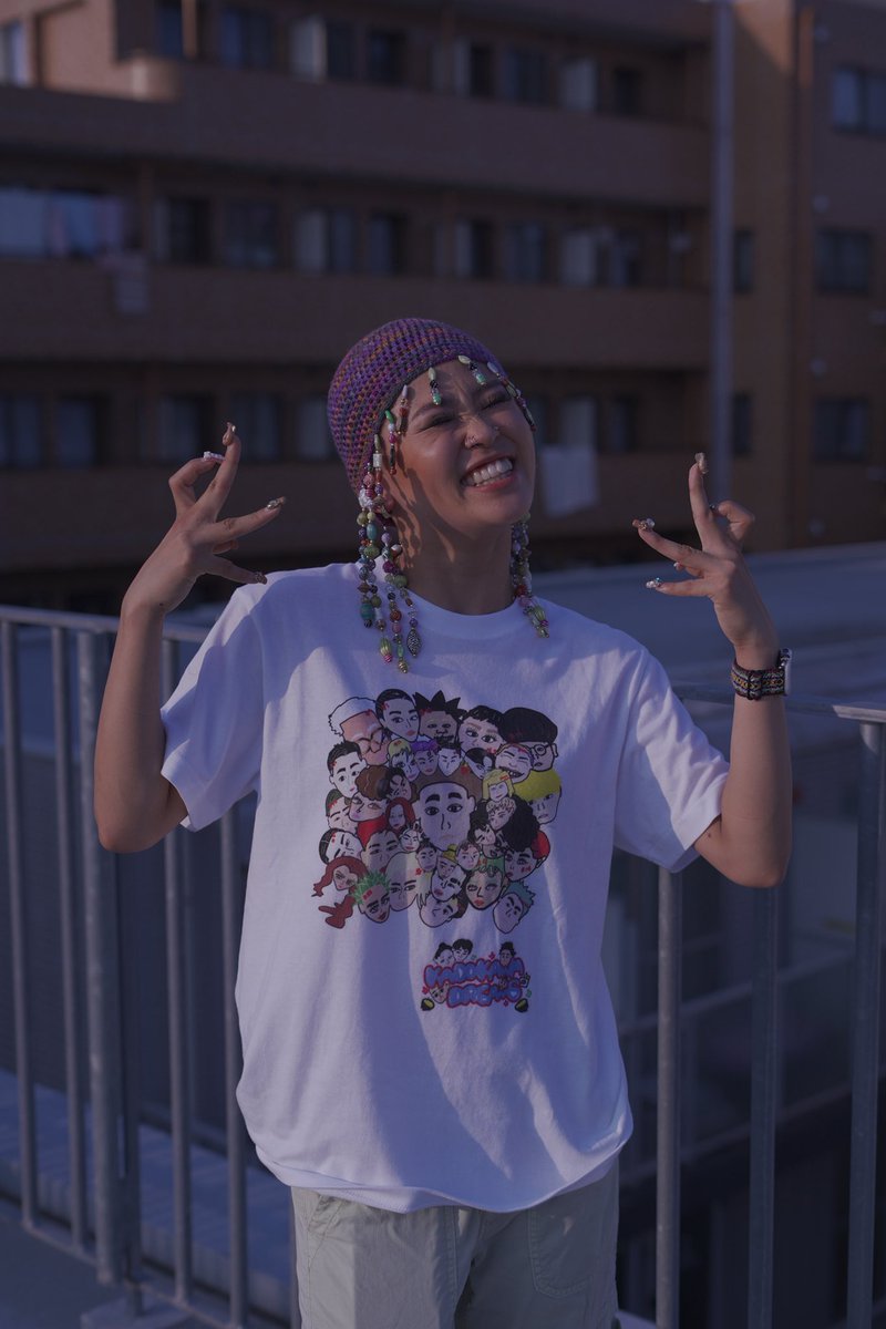 きさが描いたKDの絵がこうやってTシャツになってワンマンライブの前夜祭で #Tシャツ総選挙 に参加してます🥹💐💐
愛を込めて描いたもので
#DearKADfam なのでKADfamが着ている姿をみたいです🙂‍↕️！
明日まで(7/21まで)なので絶対手に取ってください🔥✨
愛を受け取って〜😿
kd-officialshop.stores.jp/?category_id=6…