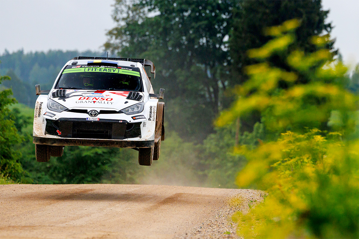 TOYOTA_GR's tweet photo. #WRC Rd.8
ラリー・エストニア🇪🇪【速報】

オリバー・ソルベルグ／エリオット・エドモンドソンが、
#GRYarisRally1 を駆ってWRC初優勝🏆🍾✨️

#GRヤリス は今季7勝目!!!

／／
Grattis! Oliver🇸🇪 #おめでとうオリバー
Congrats! Elliott🇬��� #おめでとうエリオット
＼＼

4️⃣カッレ・ロバンペラ／ヨンネ・ハルットゥネン
6️⃣エルフィン・エバンス／スコット・マーティン
7️⃣サミ・パヤリ／マルコ・サルミネン

勝田貴元／アーロン・ジョンストンは最終ステージ前にトラブルで残念ながらリタイア

熱い応援をありがとうございました!!!

#TOYOTAGAZOORacing
#PushingTheLimitsForBetter
#WRCjp #RallyEstonia