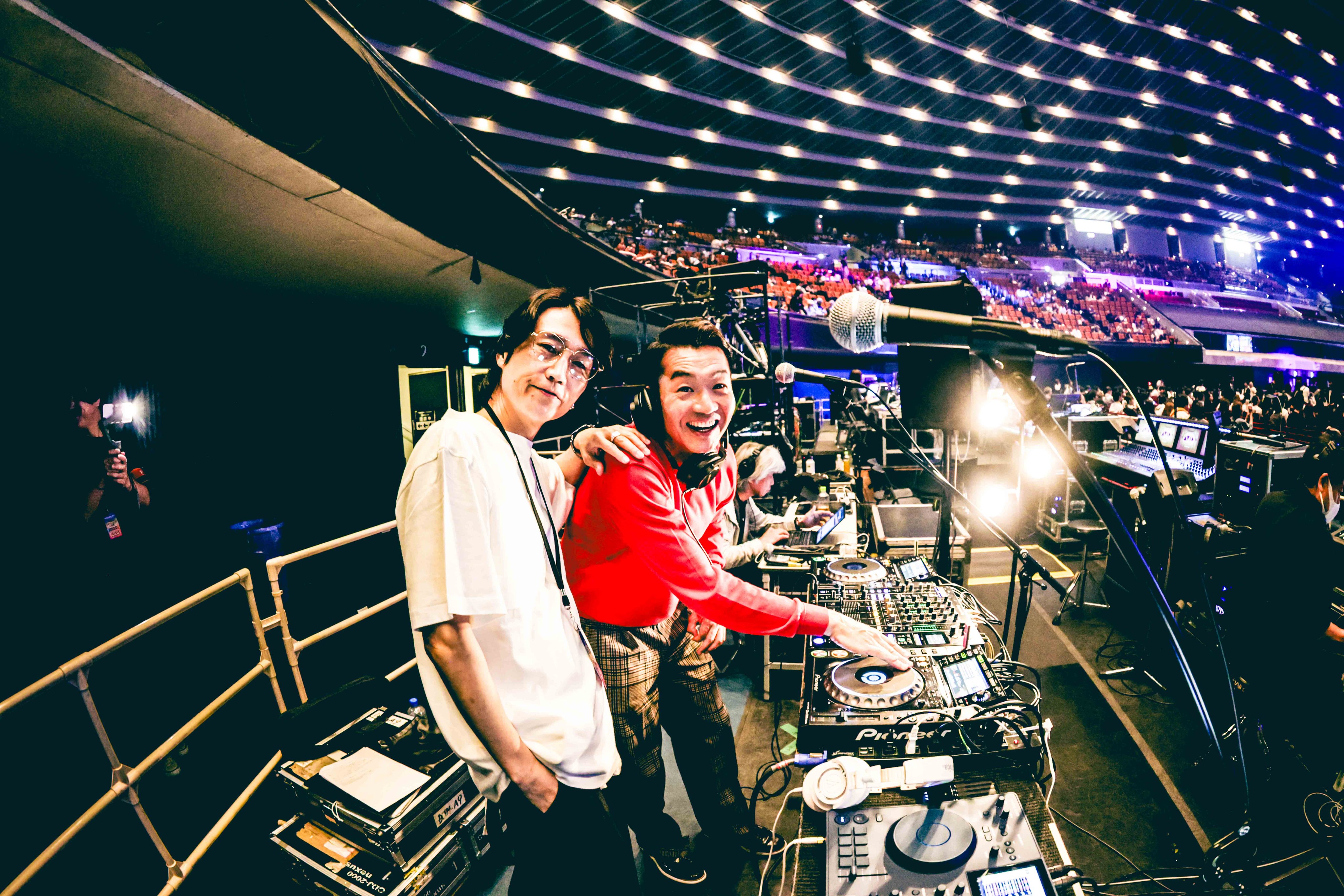 FM802 on X: 
