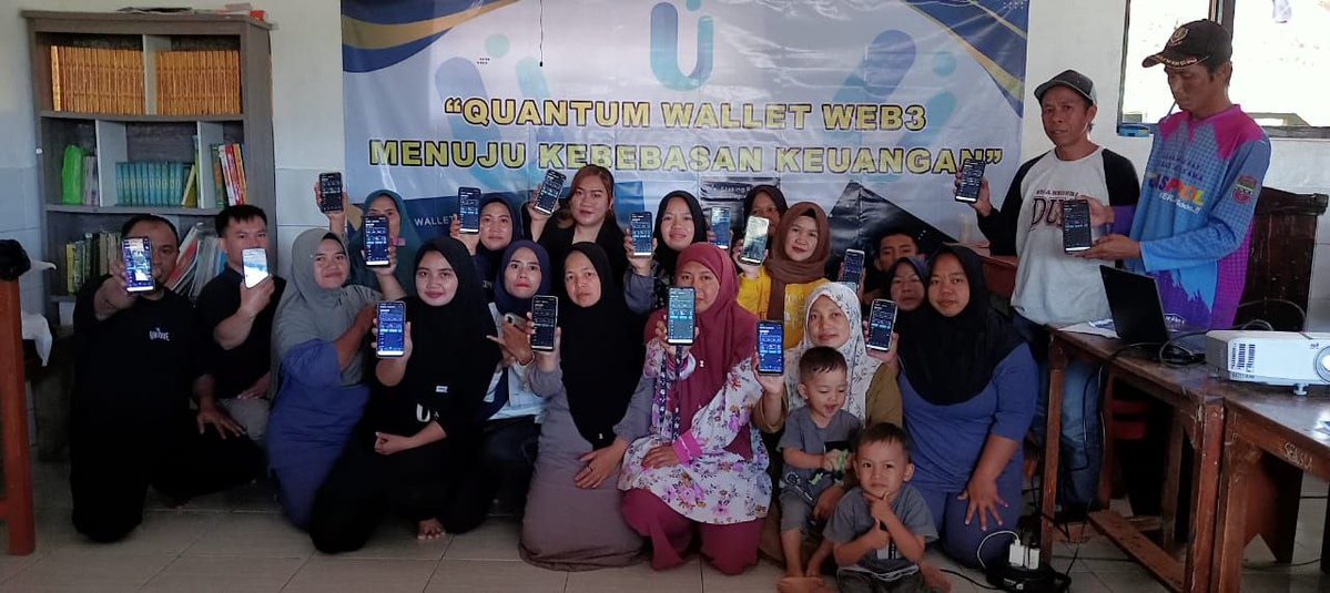 Quantum_ATS's tweet image. 😍Quantum Wallet offline meeting in West Java🇮🇩🇮🇩 Indonesia was a complete success
👥Local users gathered together to witness how Quantum Wallet empowers individuals and moves towards true financial freedom.
📱 Every lit mobile phone is a portal to the future
🤝 Every partner…