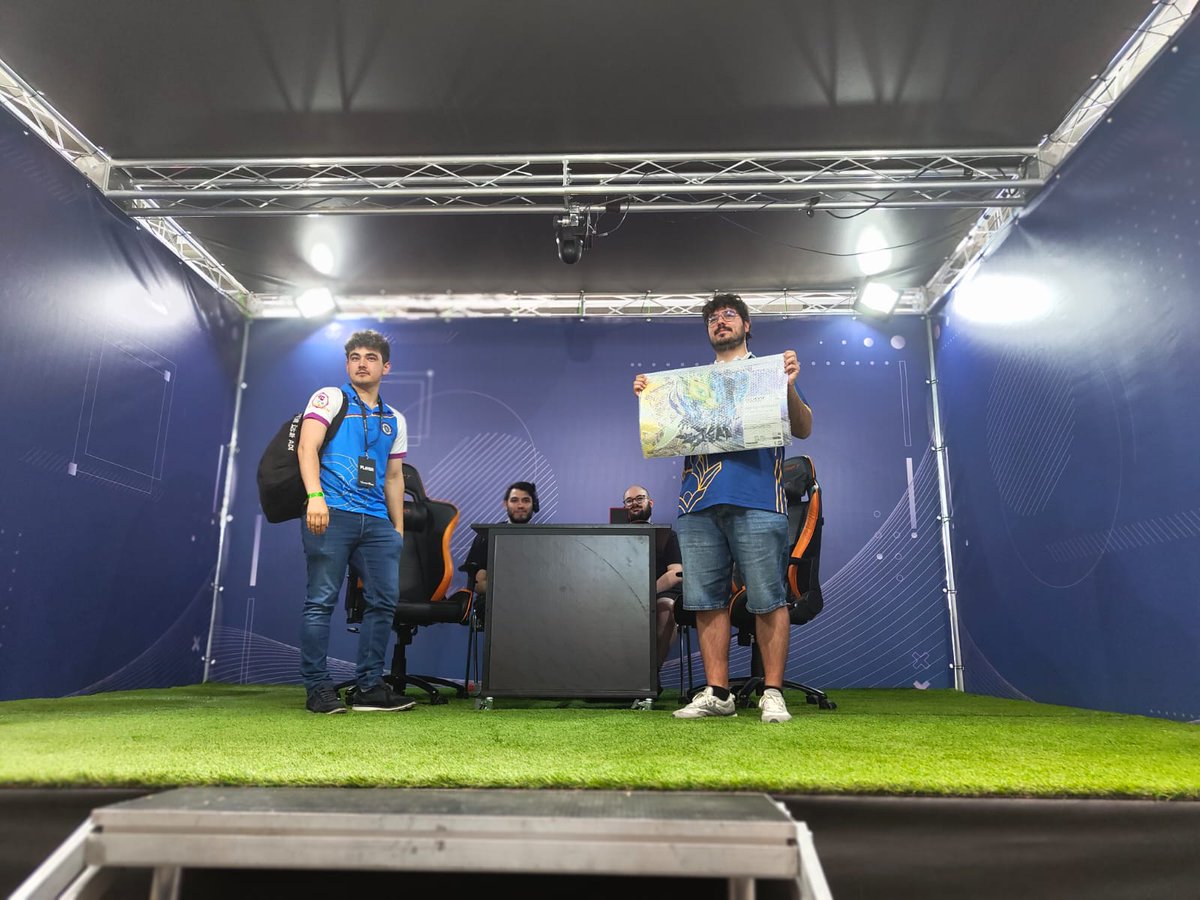 Se lo llevó!!!!

<a href="/Darddivad/">Balles</a> de <a href="/OlympusTeam_TCG/">Olympus Team</a> se lleva el Regional de Madrid de <a href="/VictoryRoadES/">VR España</a> !!!