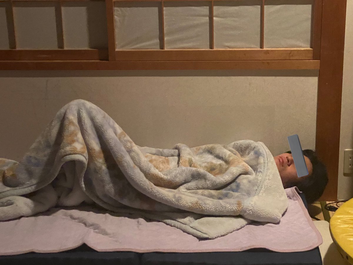YTmkYesGUwQBQEv's tweet image. ショートステイから帰ってくると、一目散に寝室に行きミノムシになります
やっぱり家のふとんで寝るのが1番おちつくかな?
お母さんは息子のいない間にお風呂屋さん行ってラッシー飲んでリフレッシュしてきました
ショートステイで普通の人みたいな暮らしが2日できます
#自閉症
#最重度知的障がい