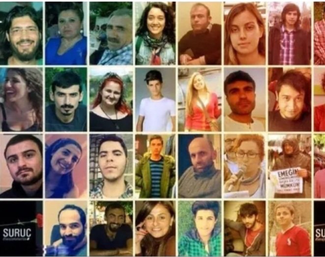 AcaralSevgi's tweet image. Ah Pollyanna,
İçimde sanki hep aynı şarkıyı çalan bir laterna.
Cancağızım basma perdeme bir çiçek de sen olsaydın.
Kaçarken yangın merdivenlerine
Keşke grapon kağıtları assaydın.
Didem Madak
#SuruçKatliamı 🖤