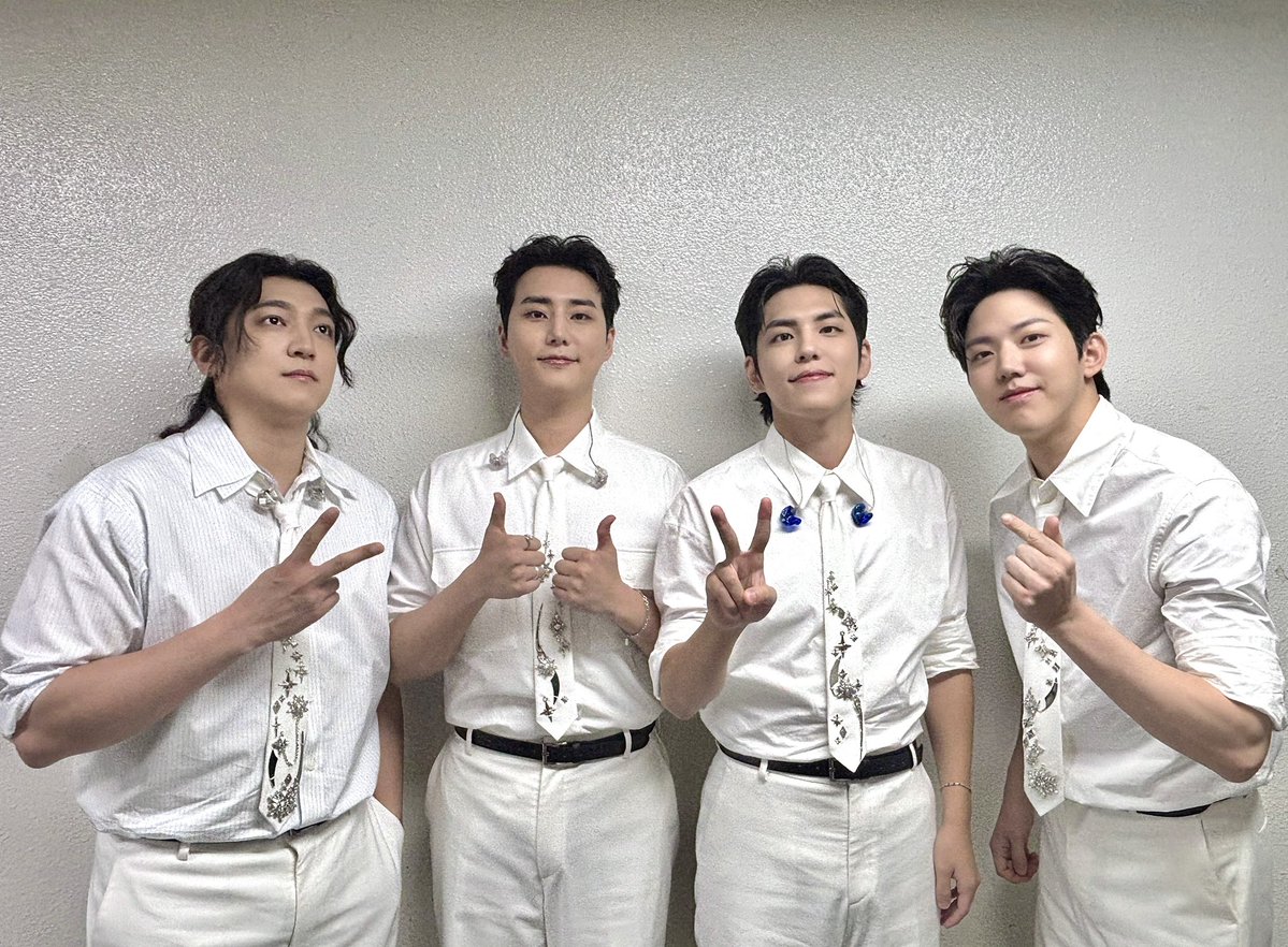 day6official's tweet image. [ #DAY6_BEHIND ]

이런 날이 또 올 수 있을까 싶을 만큼 💙
언빌리버블 했던 𝙿𝙸𝙴𝚁 𝟷𝟶 축제 (ᵒ̴̶̷̤◦ᵒ̴̶̷̤) ✧･ﾟ

#DAY6 #데이식스
#MyDay #마이데이
#DAY6_4TH_FANMEETING
#PIER10_All_My_Days